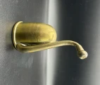 The U-shaped design of the earpiece not only resembled a “swan’s neck,” but also allowed it to collect sound focused by a spherical bell and transmit it to the ear in a compact form. England, ca. 1880.