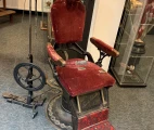 The mechanical foot-pedal-dental engine and dental chair "The Favorite Columbia" (The Ritter Dental Mit freundlichen Grüßen. Co. of Rochester, NY, USA, ca. 1900). The Musée de la Médecine , Anderlecht, Belgium