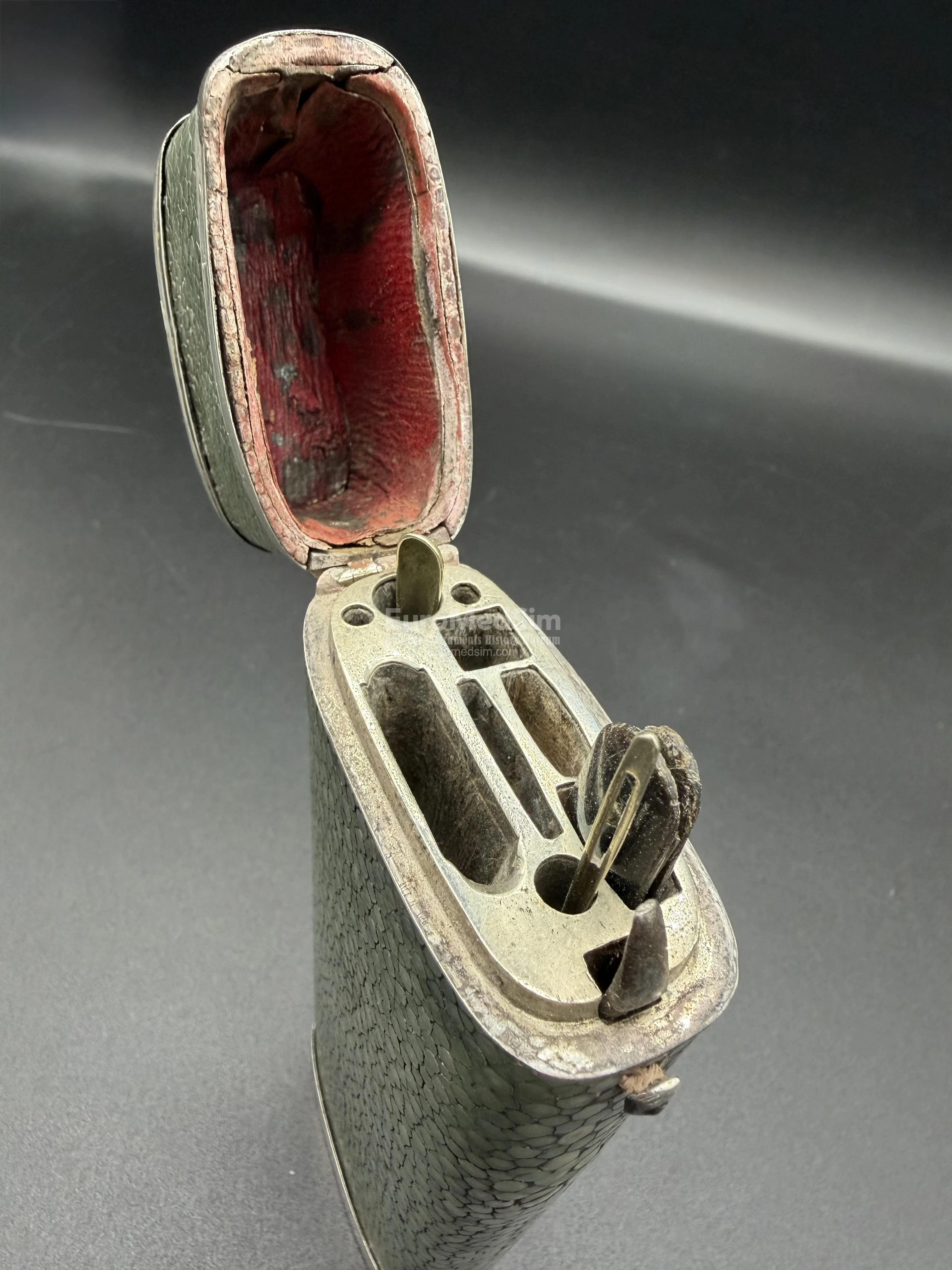 The inside of the lid is lined with a paper-like material or calico dyed red. Pocket green-stained shagreen case, English, ca. 1800