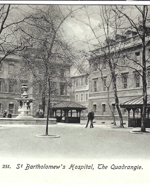 St Bartholomew’s Hospital, The Quadrangle. Publisher: Gordon Smith, 15 Stroud Green Road, N., London, c. 1908
