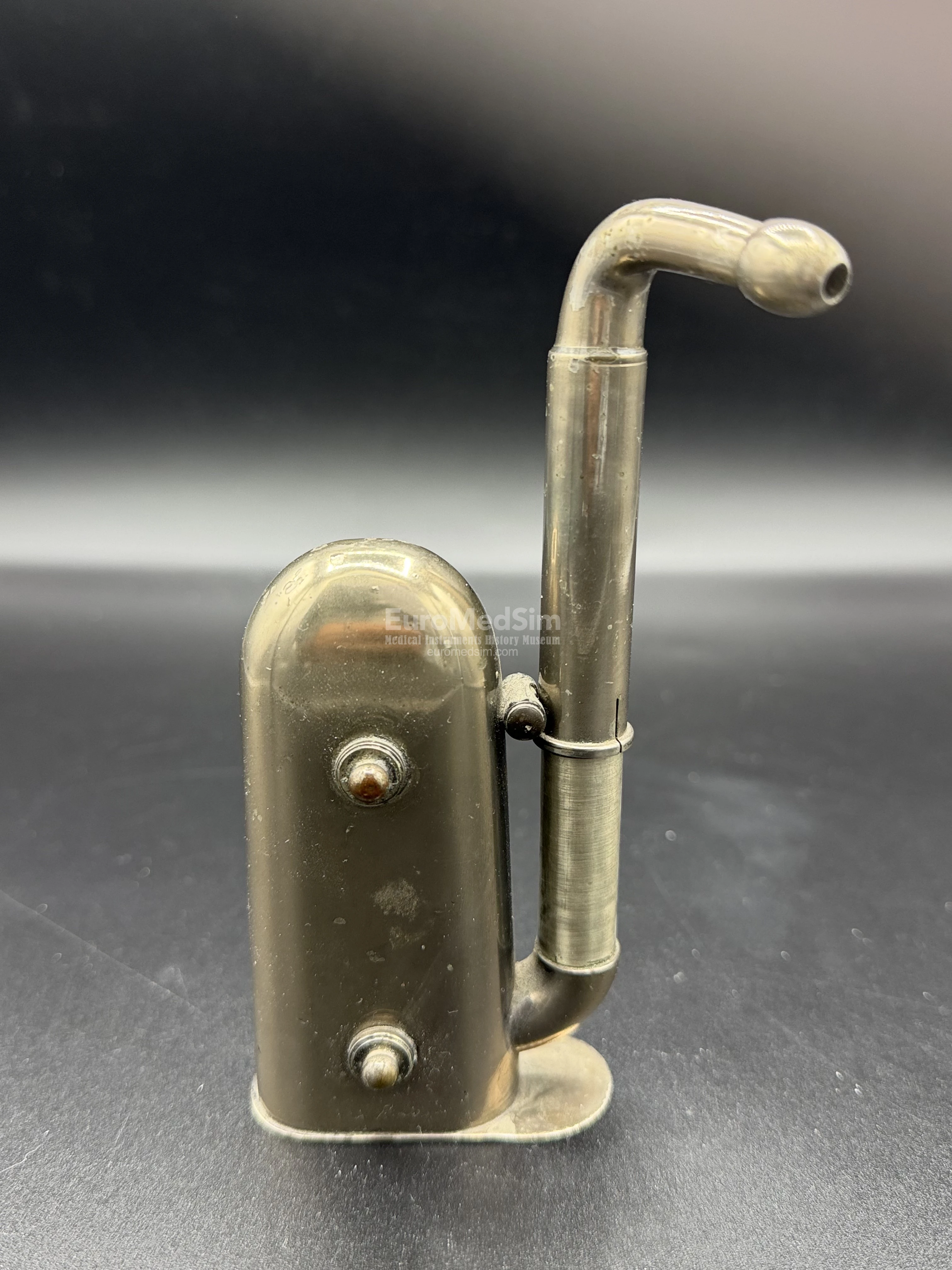 An extended earpiece tube, pointing away from the trumpet